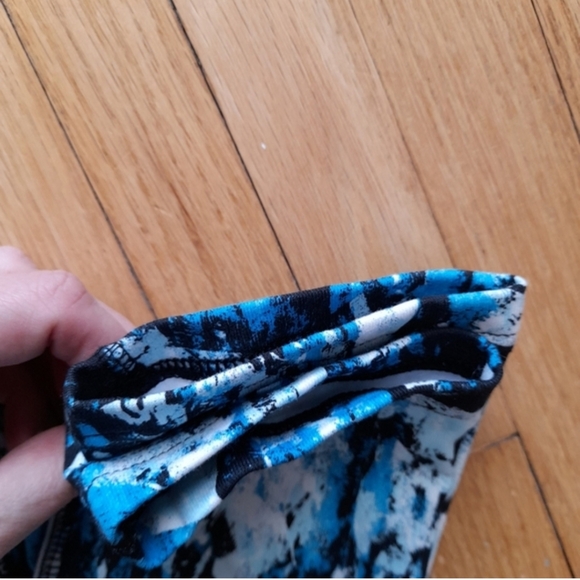 Nike Women's Abstract Blue and Black Leggings - Picture 4 of 9